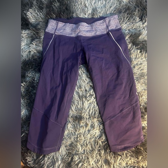 Lululemon purple cropped leggings size 6 - Picture 1 of 4
